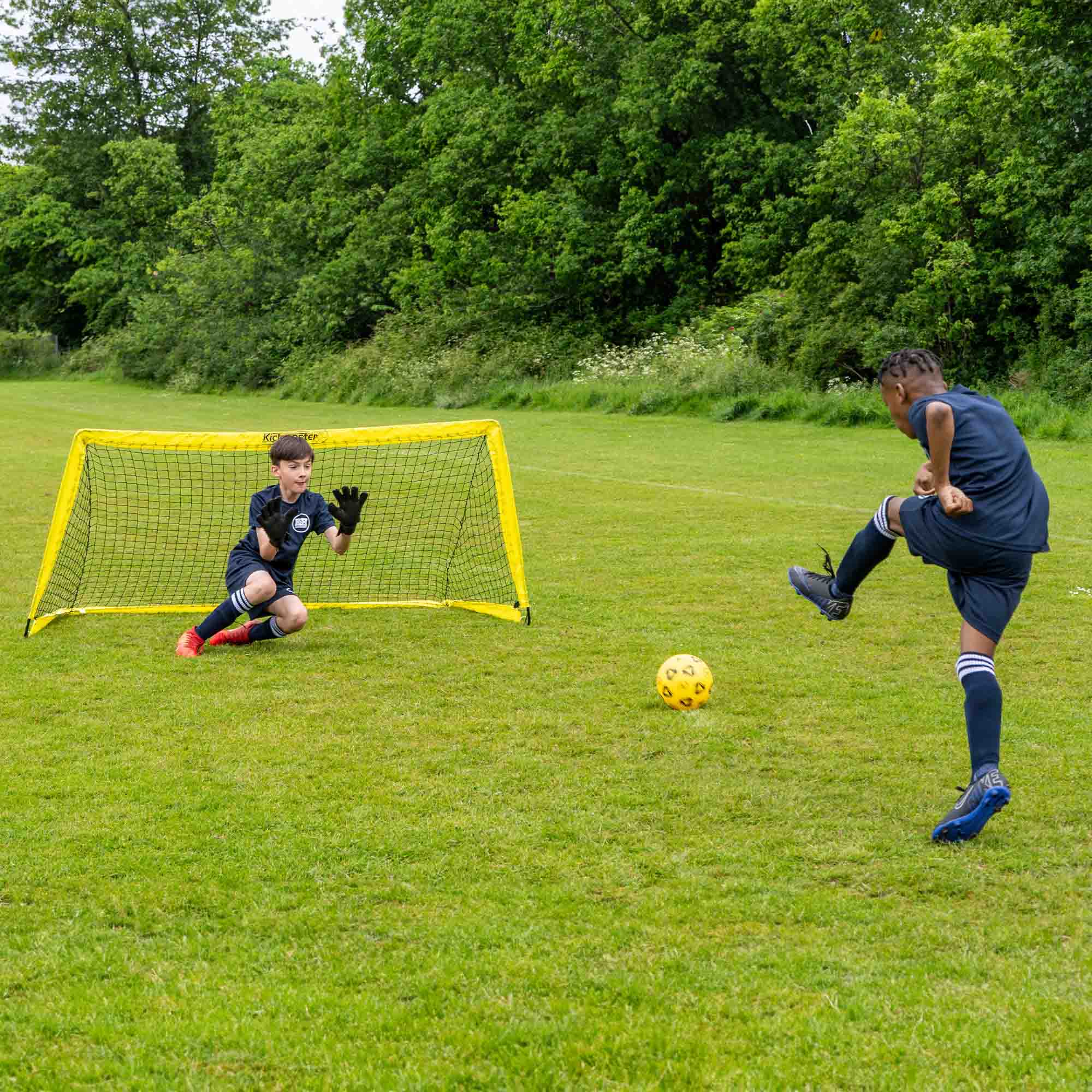 Kickmaster Fibreglass Flexi Football Goal - Image 3