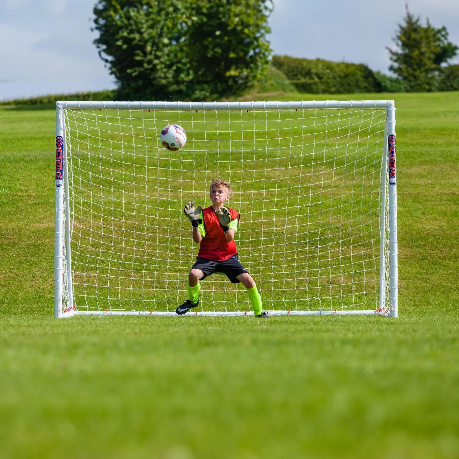 Samba 8ft x 6ft Trainer Football Goal with Locking System - Image 4