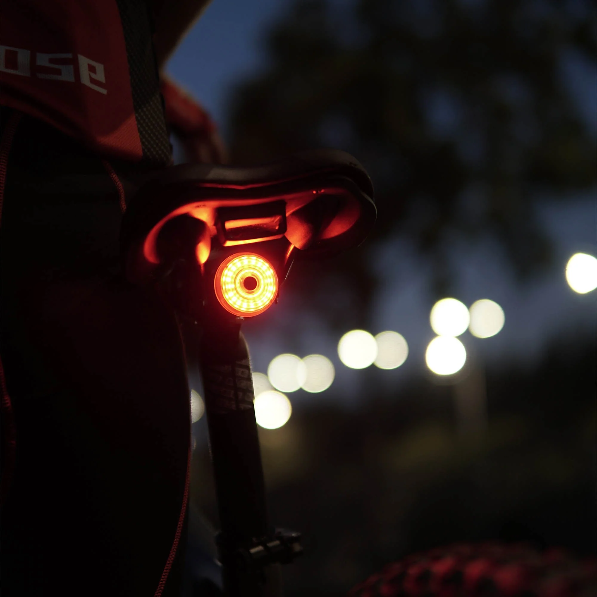Viavito USB Rechargeable 600 Lumens Front and Rear Light Set - Image 7