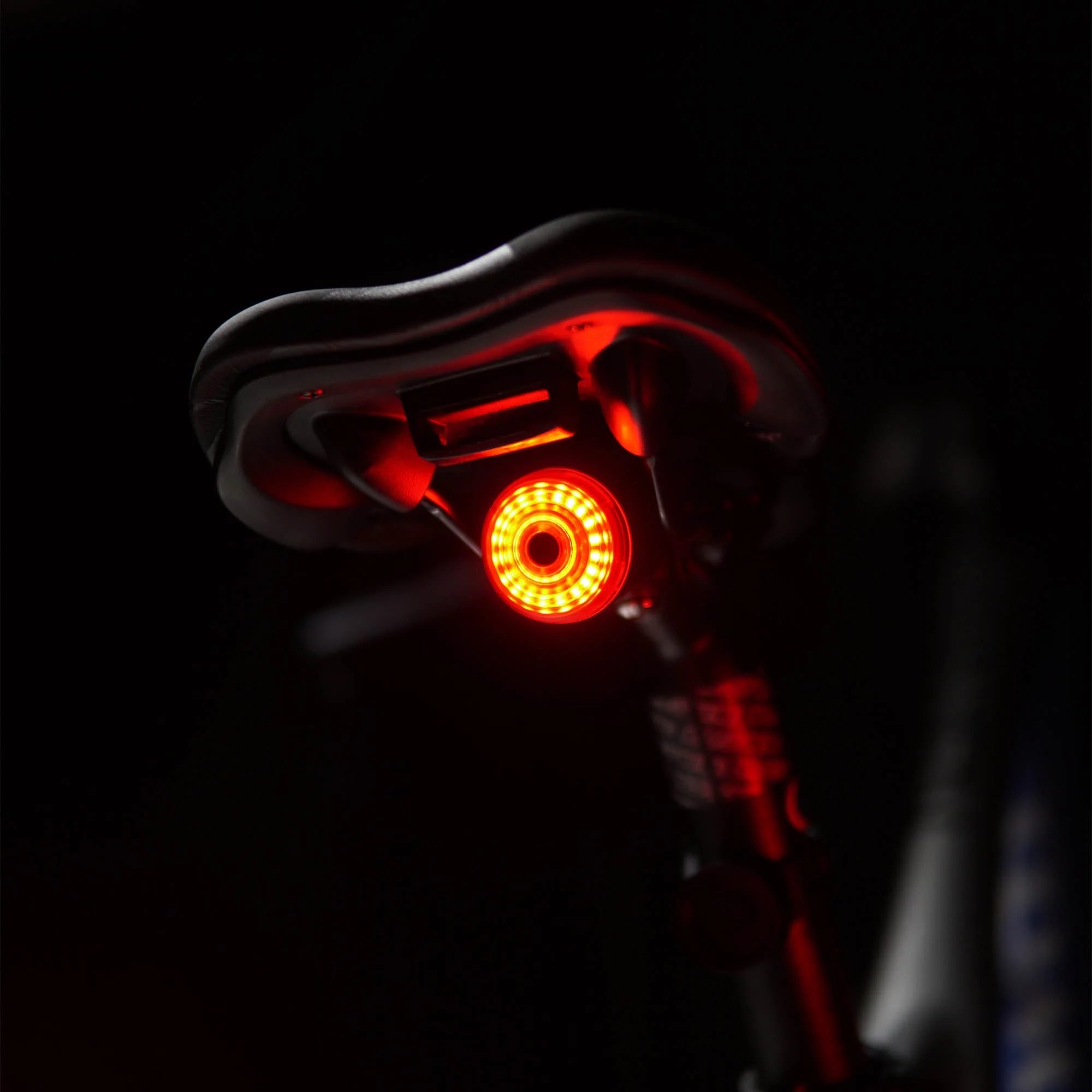 Viavito USB Rechargeable 600 Lumens Front and Rear Light Set - Image 8